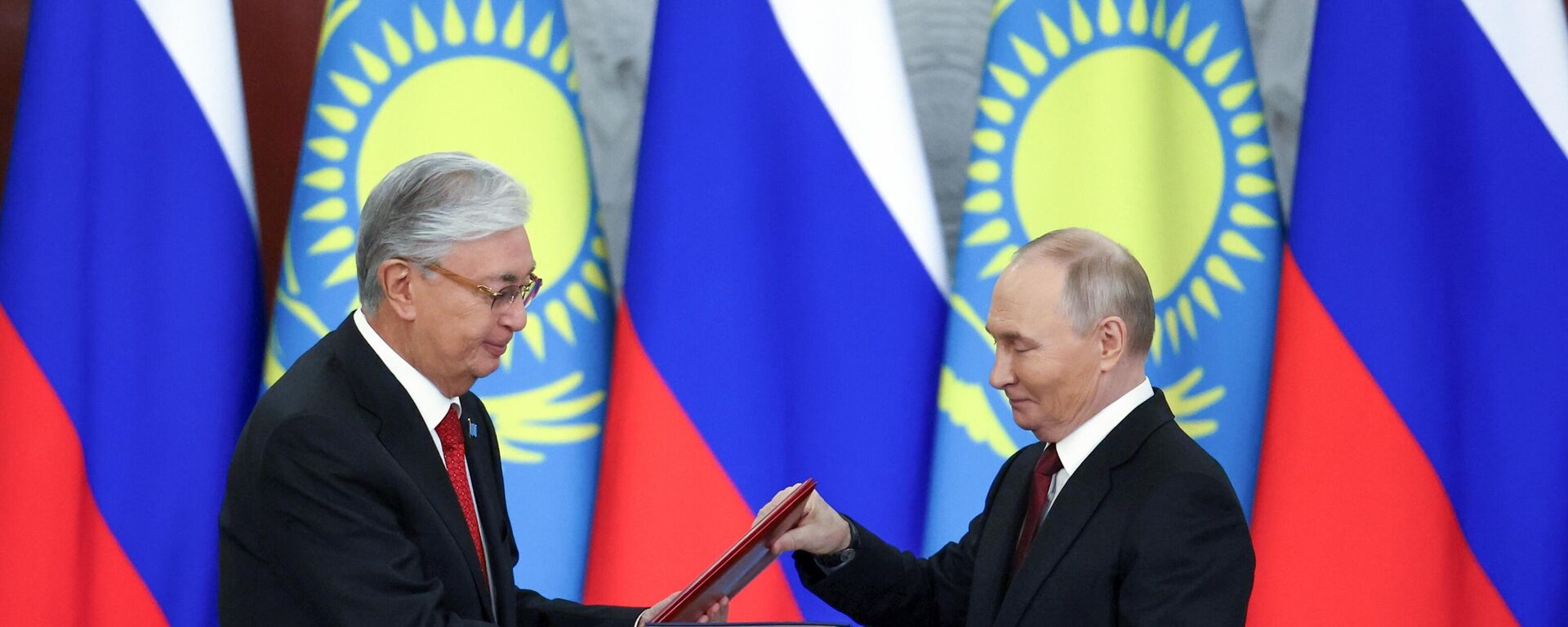 普京：哈萨克斯坦是俄罗斯在欧亚地区最大的贸易伙伴之一 - 俄罗斯卫星通讯社, 1920, 12.11.2025