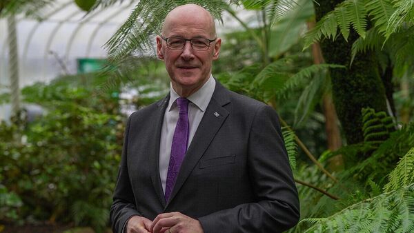 苏格兰地方政府首席大臣部长约翰·斯温尼 - 俄罗斯卫星通讯社