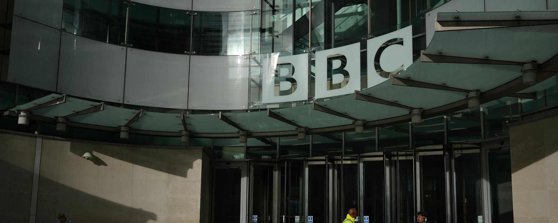 德米特里耶夫將特朗普起訴BBC的金額與其年度預算進行比較 - 俄羅斯衛星通訊社, 1920, 15.11.2025