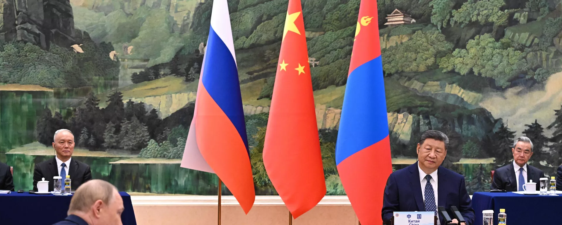 俄中蒙合作：构建东北亚稳定的重要基石 - 世界报道, 1920, 19.11.2025