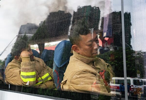 香港消防处27日表示，根据当前火势，灭火工作仍将持续，预计将持续至傍晚。 - 俄罗斯卫星通讯社