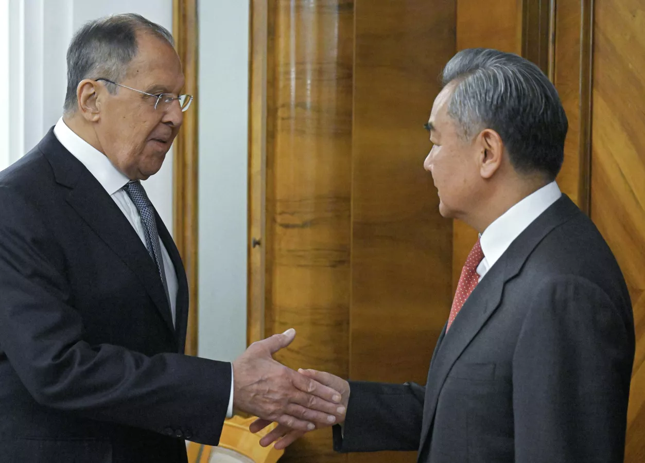 俄外长拉夫罗夫在与中国外长王毅电话交谈期间讨论了波斯湾局势