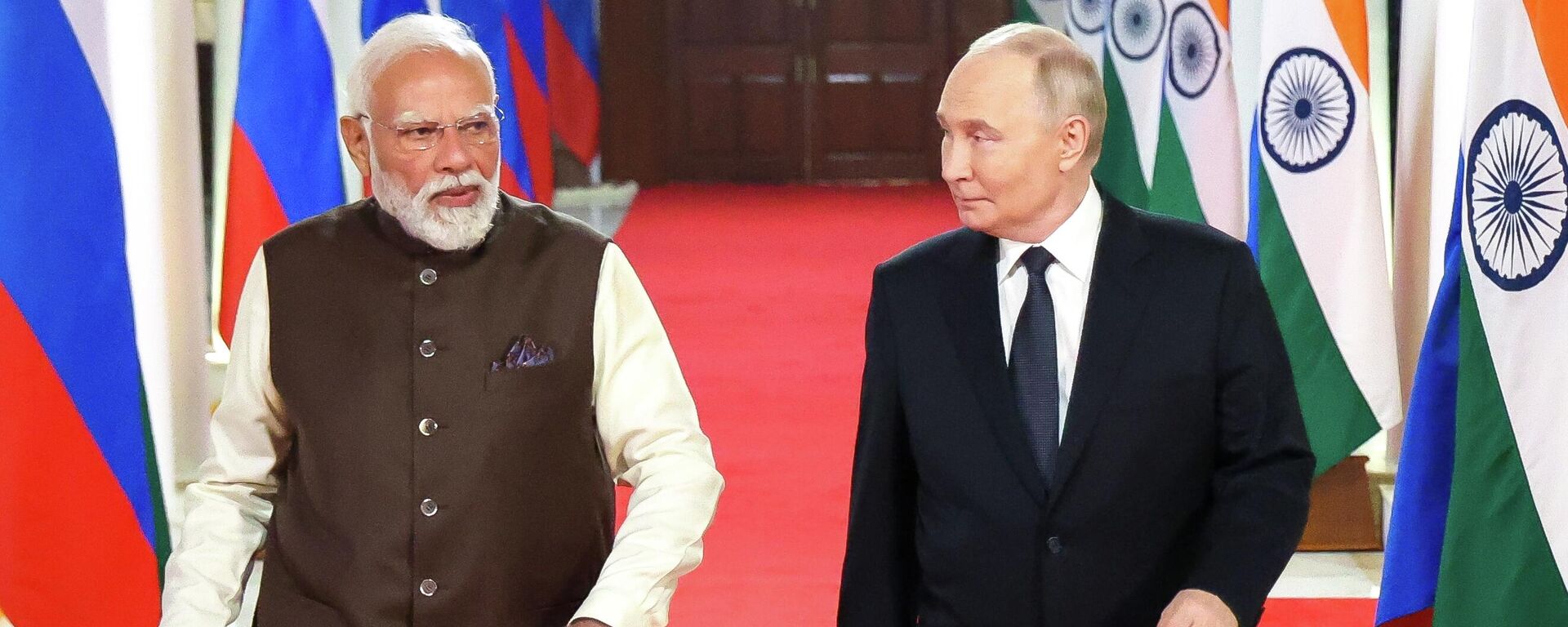 俄羅斯總統普京抵達印度總統府 - 俄羅斯衛星通訊社, 1920, 05.12.2025