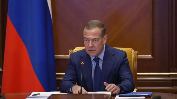 梅德韦杰夫主持召开俄军队补充合同兵会议 - 俄罗斯卫星通讯社