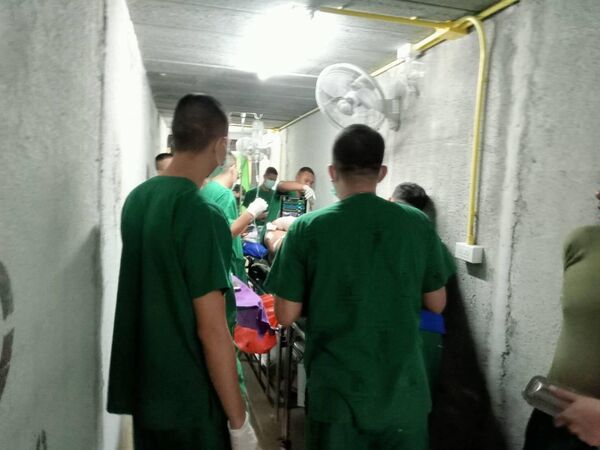 2025年12月10日，在柬埔寨士兵向泰国素林府帕侬东叻县地区发射BM-21火箭弹后，军事单位及相关机构将所有患者、医务人员和居民疏散至安全避难所，以确保最大限度安全。 - 俄罗斯卫星通讯社