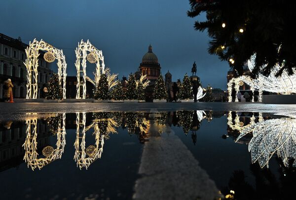 圣彼得堡圣易萨克广场的“光之花园”。 - 俄罗斯卫星通讯社