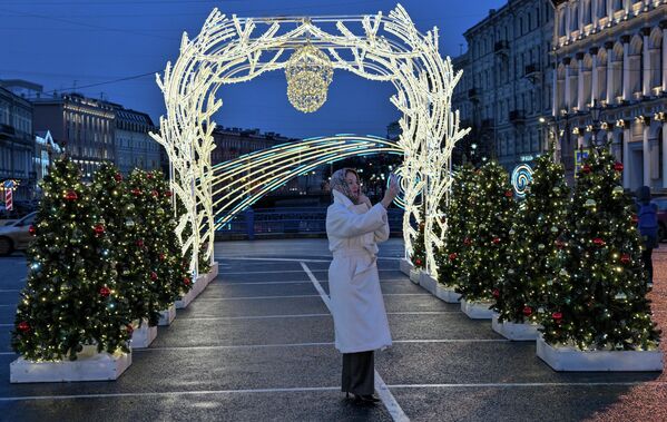 圣彼得堡圣易萨克广场的“光之花园”。 - 俄罗斯卫星通讯社