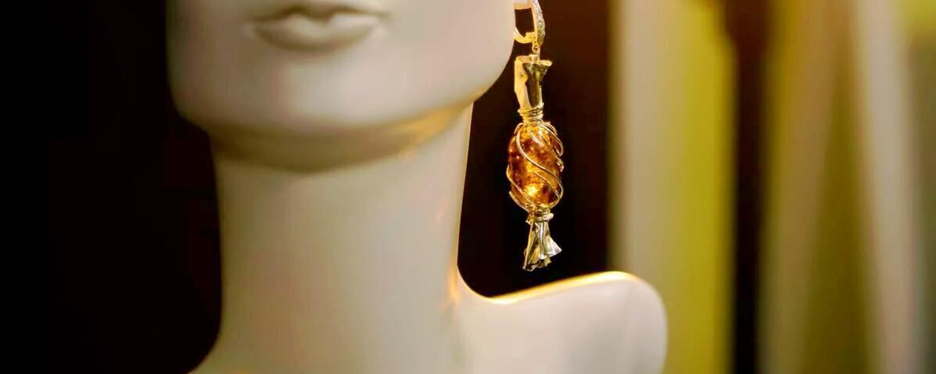 俄加里宁格勒琥珀公司首次制造人工智能设计的糖果状首饰 - 俄罗斯卫星通讯社, 1920, 12.12.2025