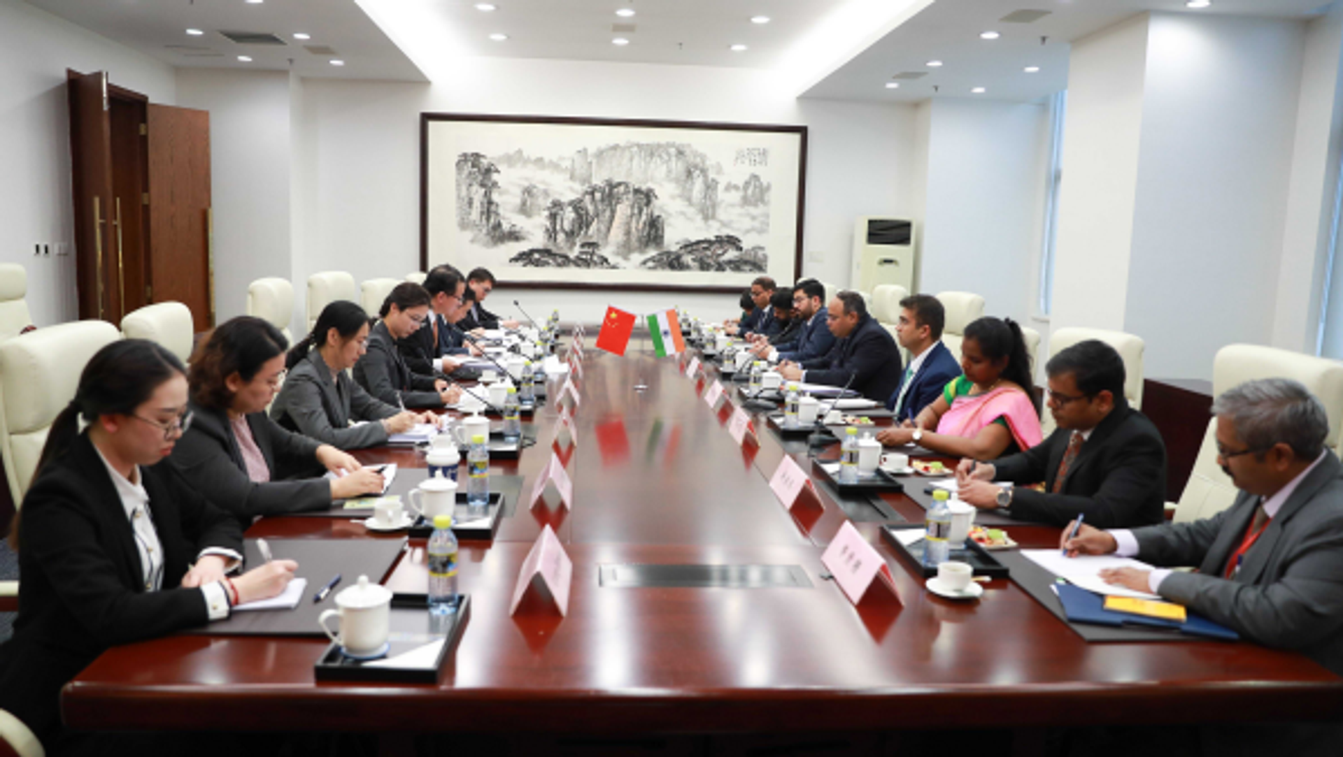 中印举行新一轮外交部官员磋商 - 俄罗斯卫星通讯社, 1920, 12.12.2025