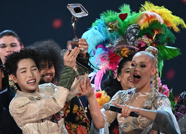 越南歌手德福獲得俄羅斯“國際視界”歌唱大賽冠軍。 越南歌手德福獲得俄羅斯“國際視界”歌唱大賽冠軍。 - 俄羅斯衛星通訊社