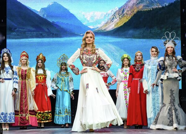 “2025年顿巴斯小姐”索菲亚·亚伊茨科娃  - 俄罗斯卫星通讯社