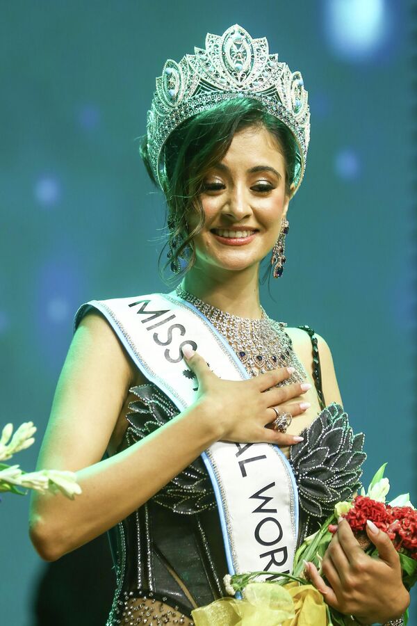 Luna Luitel is crowned the winner of the Miss Nepal World 2025 beauty pageant in Lalitpur, Nepal, on August 30, 2025 (Photo by Sanjit Pariyar/NurPhoto via Getty Images).卢娜·卢伊特尔（Luna Luitel）荣获2025年尼泊尔世界小姐选美比赛冠军  - 俄罗斯卫星通讯社
