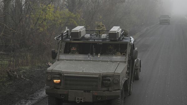 Автомобиль Улан на дороге на Красноармейском направлении СВО - 俄罗斯卫星通讯社