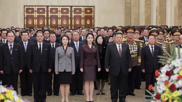 金正恩在新年之际携妻女参谒锦绣山太阳宫 - 俄罗斯卫星通讯社