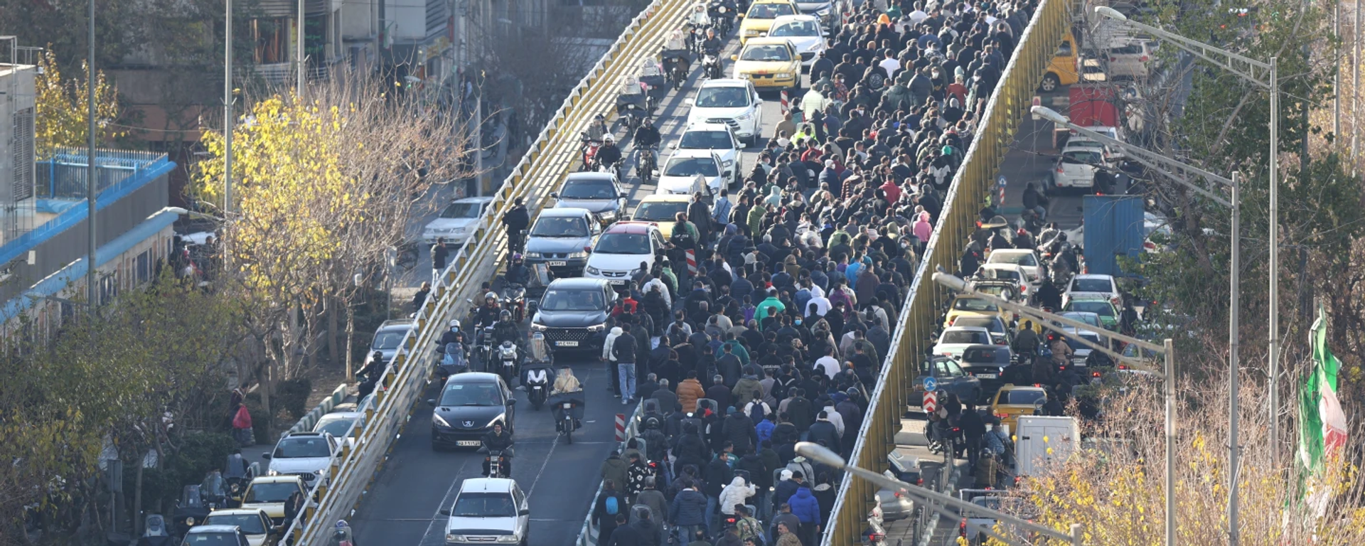 媒体：伊朗北部和东北部抗议活动演变为骚乱 - 俄罗斯卫星通讯社, 1920, 03.01.2026