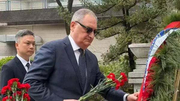 俄驻华大使向桂林苏联援华烈士纪念碑敬献花圈 - 俄罗斯卫星通讯社