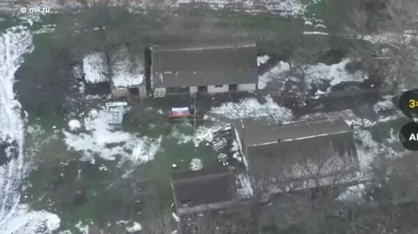 俄国旗在已解放的第聂伯罗彼得罗夫斯克州布拉茨科耶村升起 - 俄罗斯卫星通讯社