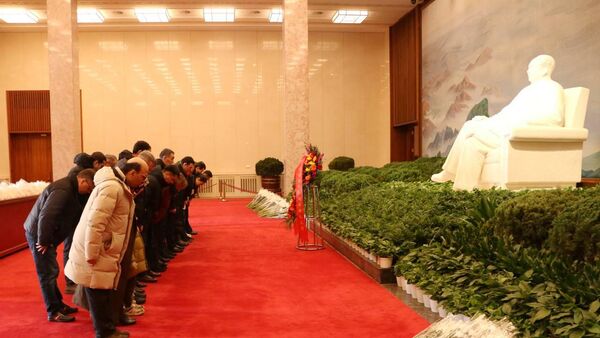 上合组织秘书处代表团赴毛主席纪念堂缅怀瞻仰 - 俄罗斯卫星通讯社