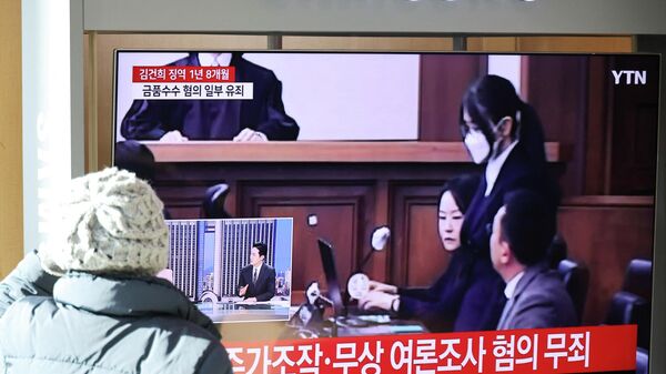韩国法院裁定前第一夫人金建希受贿罪名成立 - 俄罗斯卫星通讯社
