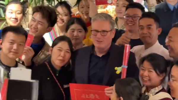 英国首相斯塔默现身三里屯吃云南菜 - 俄罗斯卫星通讯社