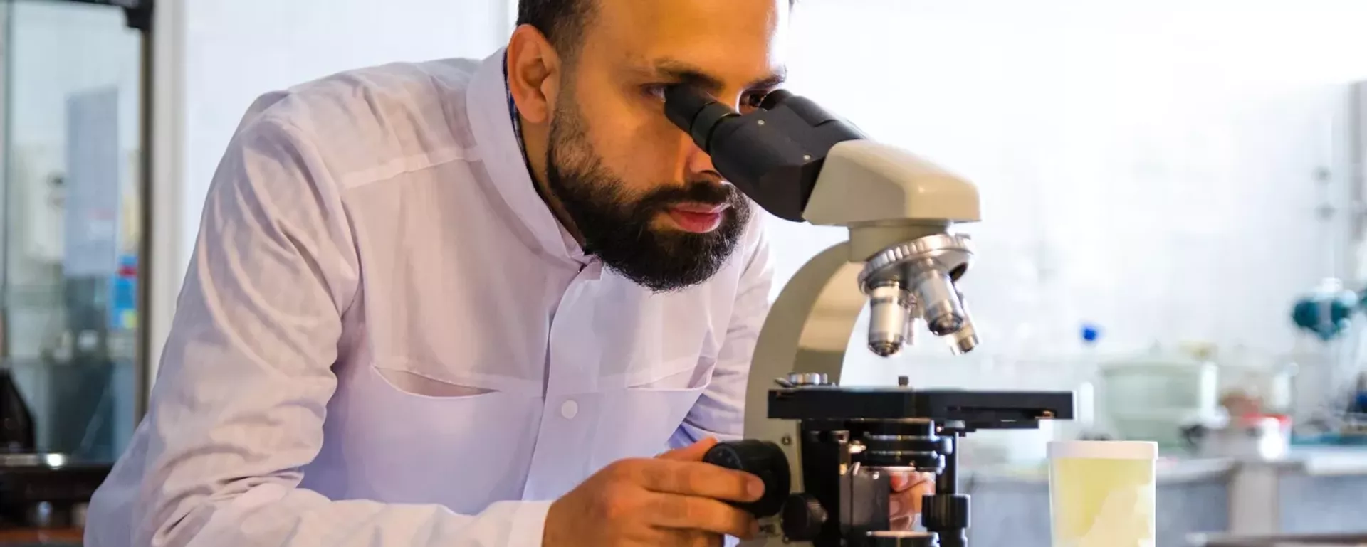 南乌拉尔国立大学科研与创新活动管理部门实验员阿马尔·卡迪 - 俄罗斯卫星通讯社, 1920, 02.02.2026