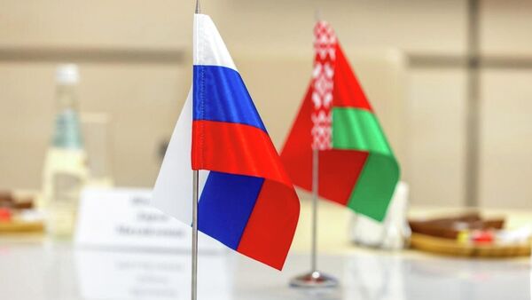 Государственные флаги России и Белоруссии - 俄罗斯卫星通讯社