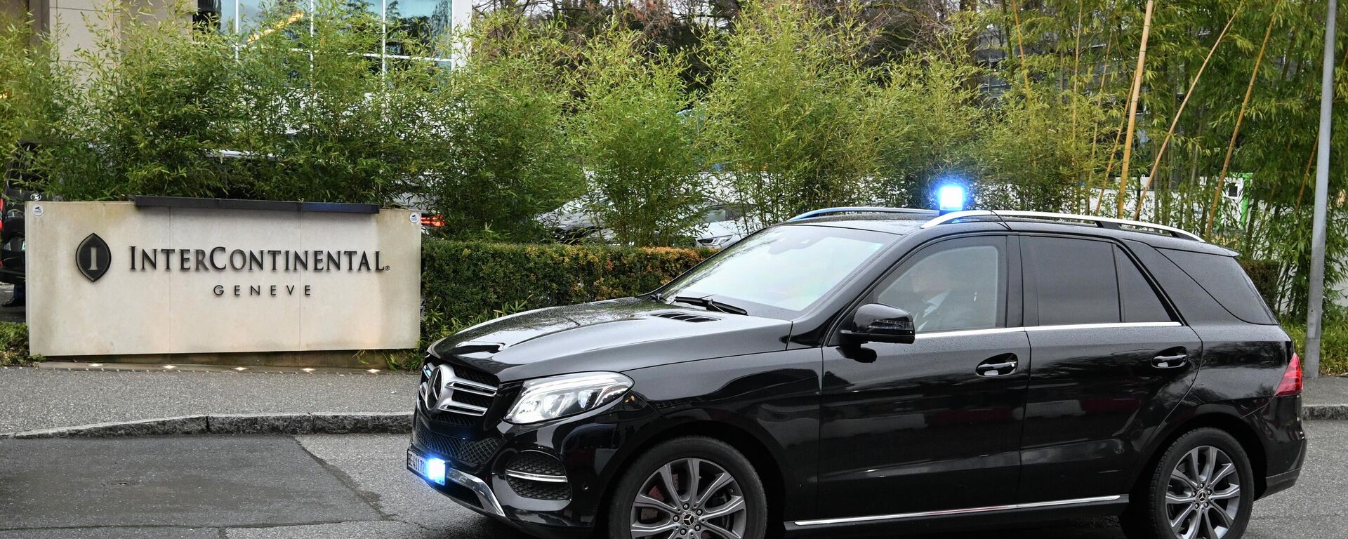 俄罗斯代表团团长梅金斯基在前往日内瓦机场前，在三方会晤地点进行了两个小时的闭门会谈 - 俄罗斯卫星通讯社, 1920, 18.02.2026