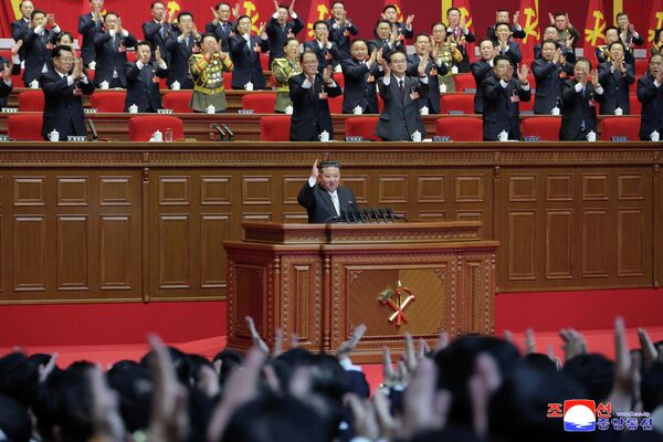 金正恩在朝鲜劳动党第九次代表大会上接受掌声。 - 俄罗斯卫星通讯社