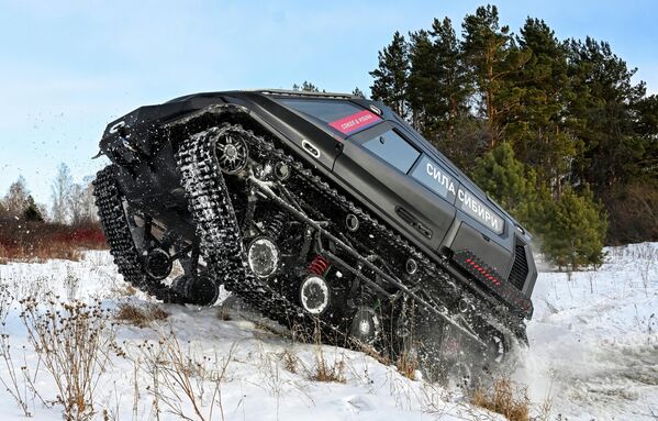 新款高端Visuva T8履带式全地形车正在维苏瓦位于克拉斯诺亚尔斯克的测试场地进行底盘调校。 - 俄罗斯卫星通讯社