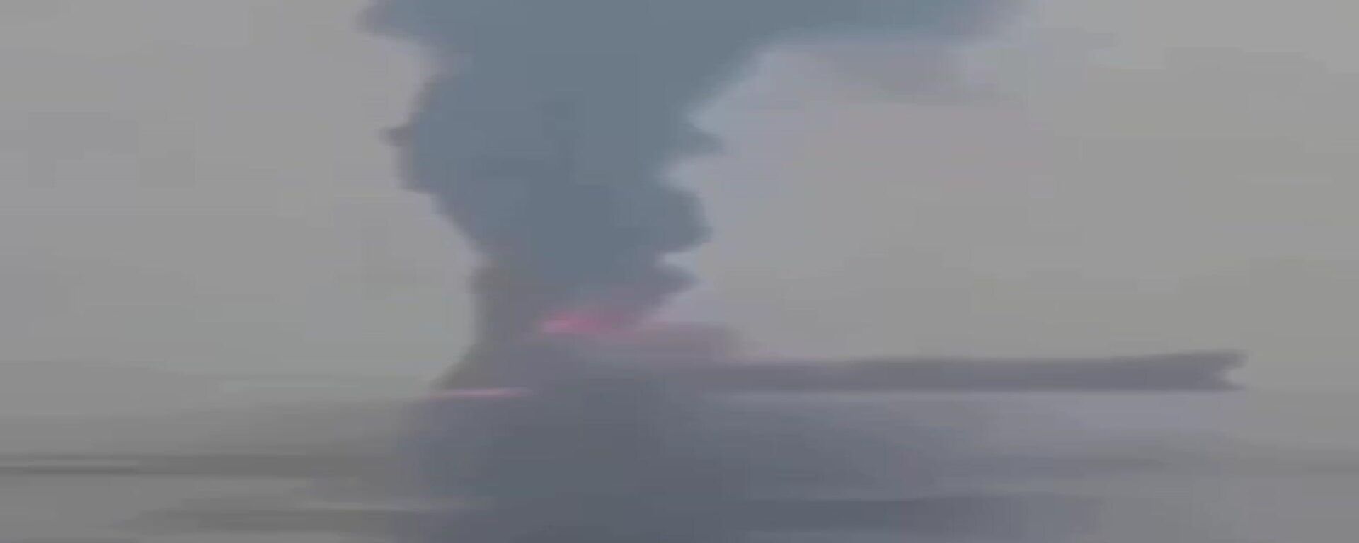 媒体：一艘在霍尔木兹海峡遇袭的油轮正在下沉 - 俄罗斯卫星通讯社, 1920, 01.03.2026