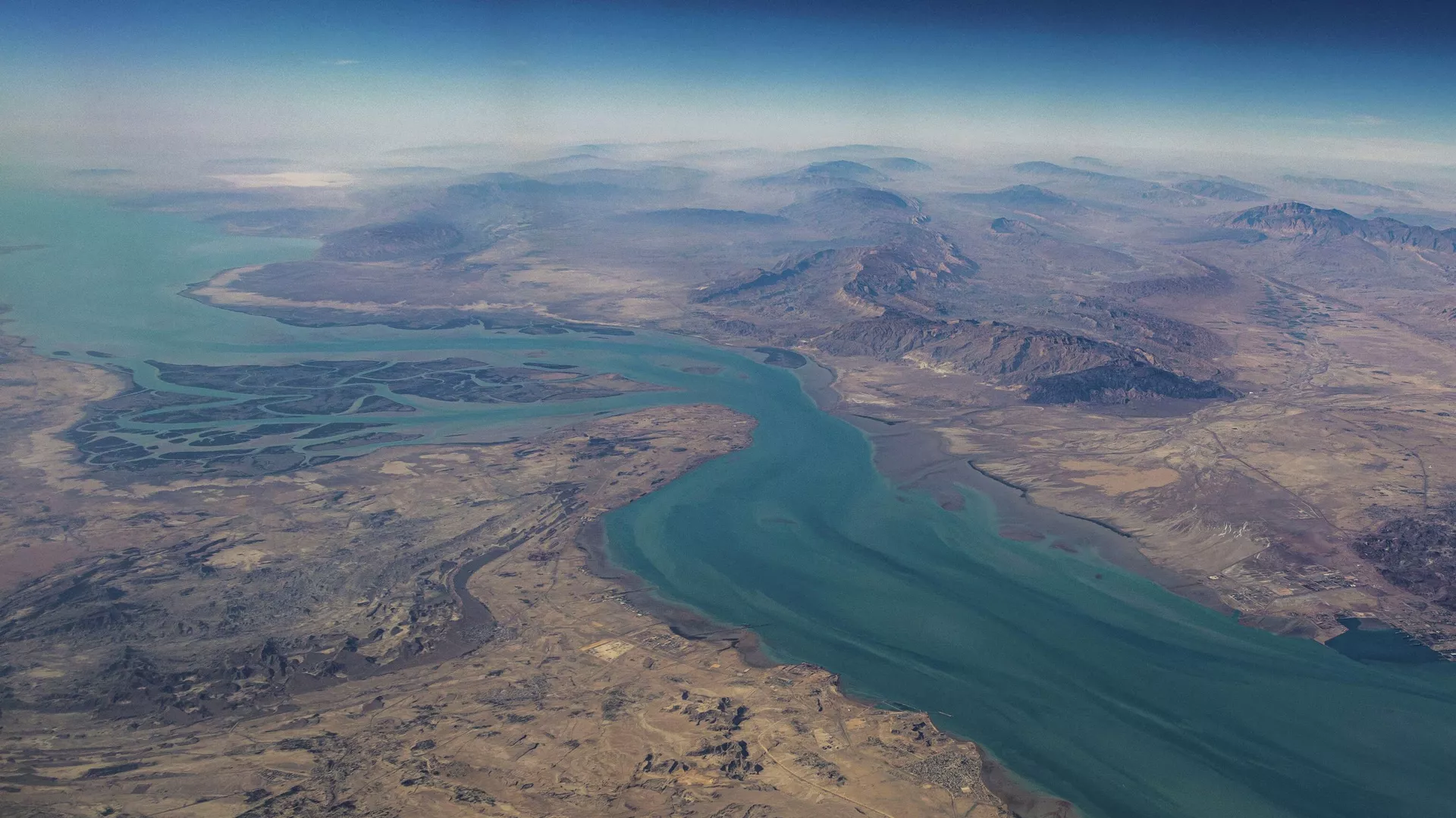 霍尔木兹海峡 - 俄罗斯卫星通讯社, 1920, 04.03.2026