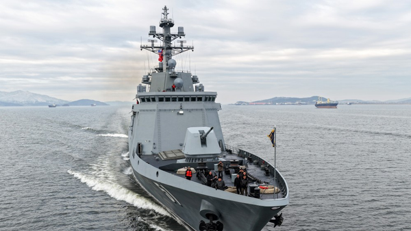 金正恩访问“崔贤”号驱逐舰 - 俄罗斯卫星通讯社