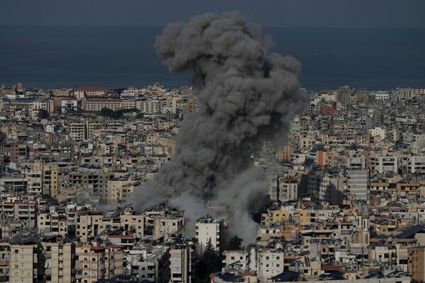 以色列空袭黎巴嫩贝鲁特南部郊区达希耶，浓烟滚滚升起。 - 俄罗斯卫星通讯社