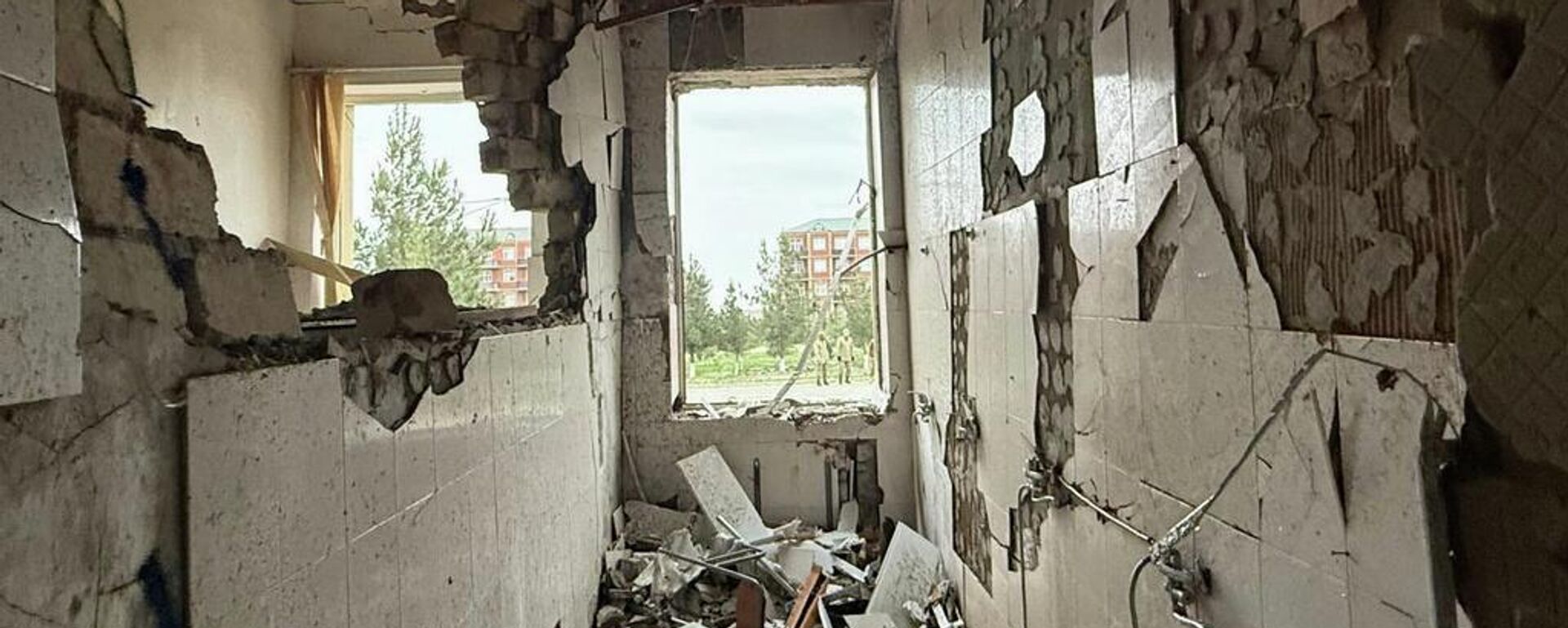 纳希切万学校附近无人机坠落现场 - 俄罗斯卫星通讯社, 1920, 07.03.2026