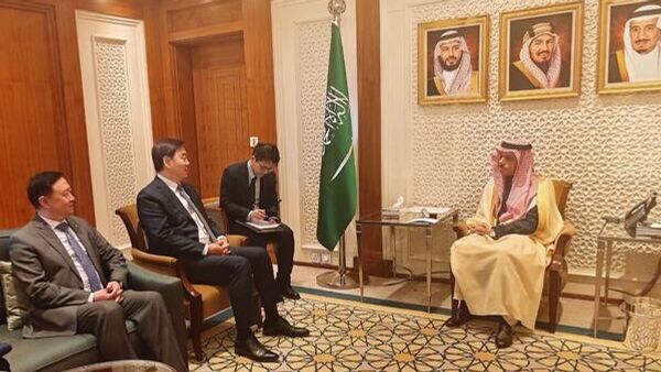 中國政府中東問題特使翟雋會見沙特外交大臣費薩爾 - 俄羅斯衛星通訊社