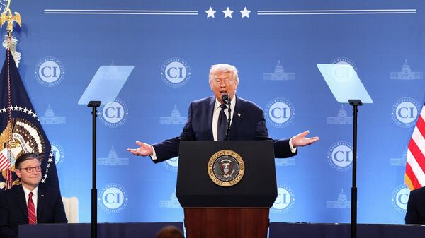 特朗普：国会选举后要么“共产党人”掌权，要么每人发5000美元 - 俄罗斯卫星通讯社