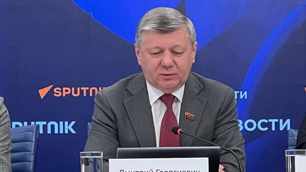 德米特里·諾維科夫 - 俄羅斯衛星通訊社