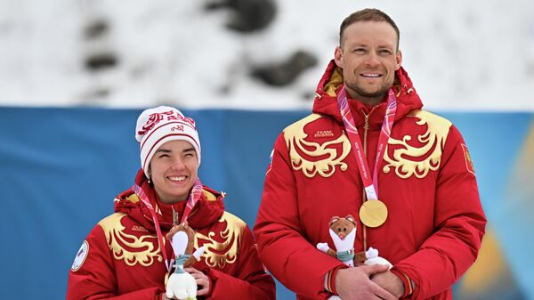 阿纳斯塔西娅·巴吉扬和教练员 - 俄罗斯卫星通讯社