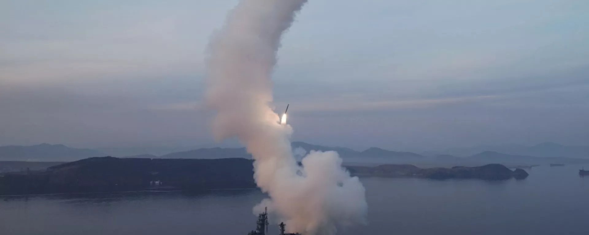 朝鲜“崔贤”号驱逐舰进行战略巡航导弹试射 - 俄罗斯卫星通讯社, 1920, 11.03.2026