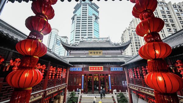 Традиционные китайские фонари на улице в Шанхае - 俄罗斯卫星通讯社