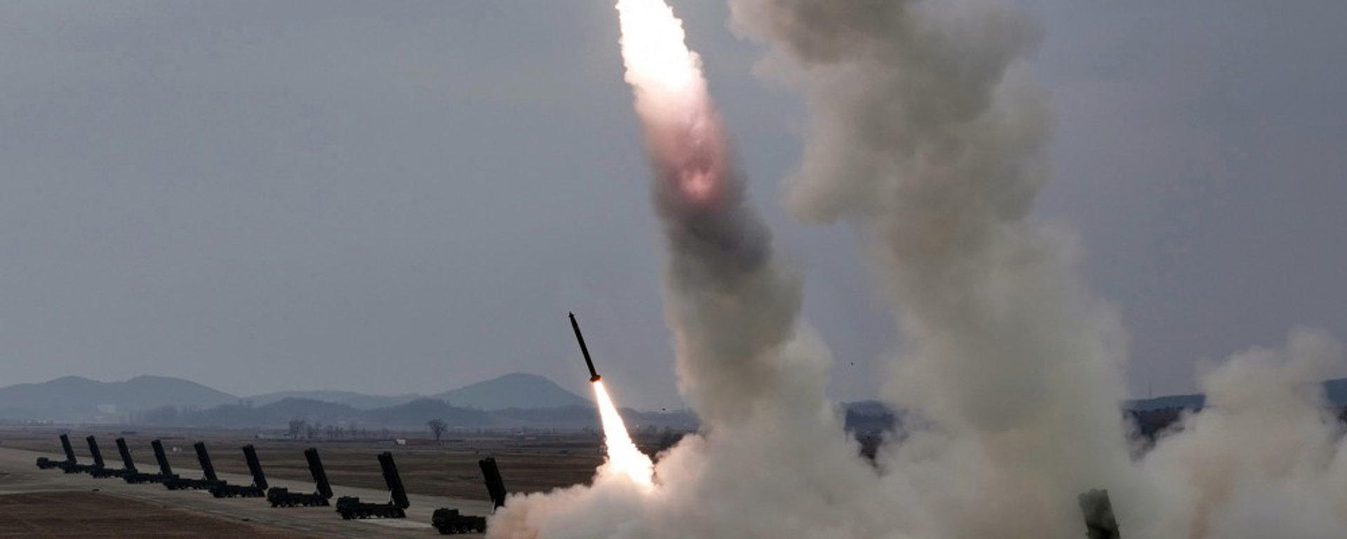 朝鲜人民军西部地区远程炮兵部队火力打击训练进行 - 俄罗斯卫星通讯社, 1920, 15.03.2026