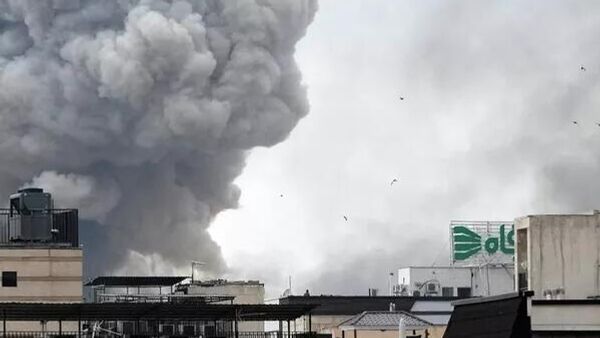 伊朗德黑蘭，一次襲擊過後，一股濃煙升起（2026年3月2日） - 俄羅斯衛星通訊社