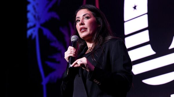 美国国会议员安娜•保利娜•卢纳 - 俄罗斯卫星通讯社