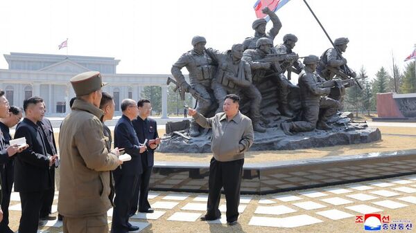 朝鲜劳动党总书记、国务委员会委员长金正恩亲临海外作战战功纪念馆建设现场进行指导。 - 俄罗斯卫星通讯社