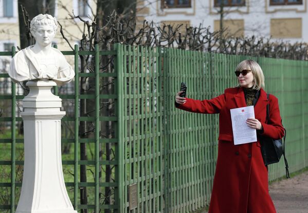 脱去“冬衣”的夏园雕塑 - 俄罗斯卫星通讯社