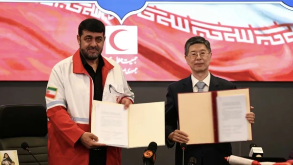 中国驻伊朗大使丛培武与伊方签署紧急人道主义援助项目政府间交接证书 - 俄罗斯卫星通讯社