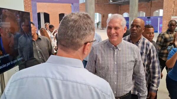 古巴国家主席每日阅读卫星通讯社新闻 - 俄罗斯卫星通讯社