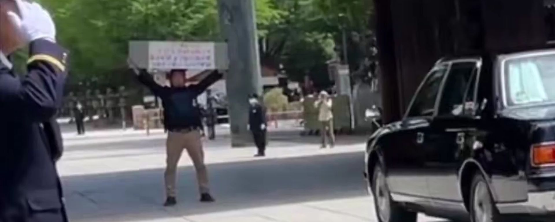 韩国男子靖国神社附近反对拜鬼被捕 - 俄罗斯卫星通讯社, 1920, 23.04.2026