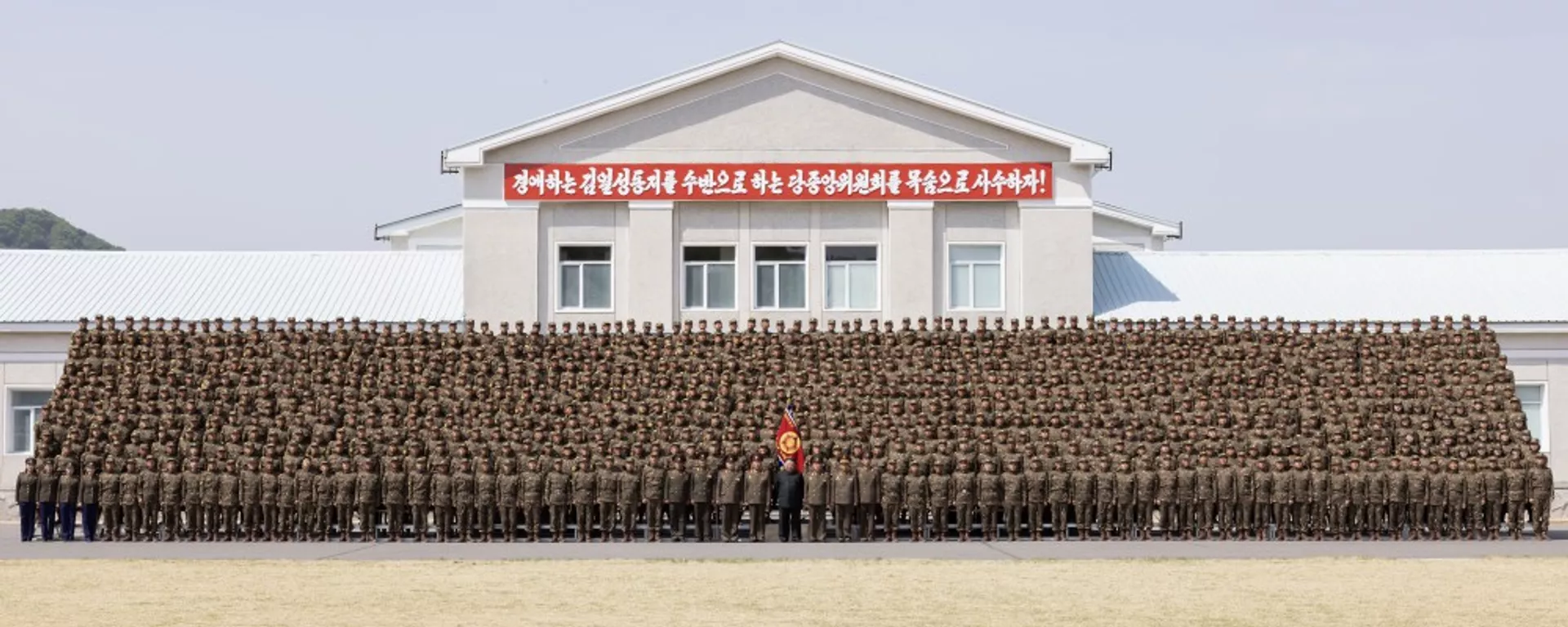 金正恩视察部队祝贺朝鲜人民革命军成立日 - 世界报道, 1920, 26.04.2026