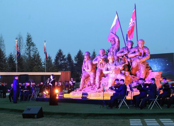 平壤举行海外军事作战功勋纪念馆建筑群揭幕仪式。 - 俄罗斯卫星通讯社